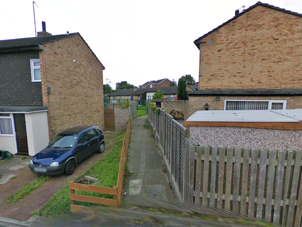 Woman left shocked and hurt after violent robbery in York alleyway
