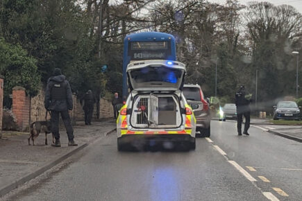 Armed police swoop on York coastal bus – Woman arrested over ‘threats to kill’