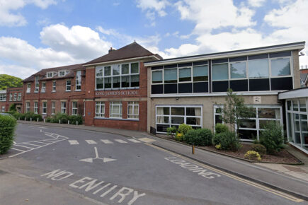 Police called to disturbance outside North Yorkshire school – Three girls arrested