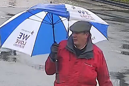 Man in tweed cap and Hunter wellies sought by York police after marina theft