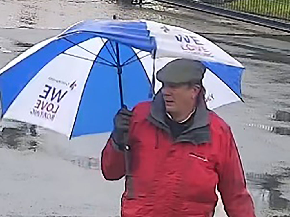 Man in tweed cap and Hunter wellies sought by York police after marina theft