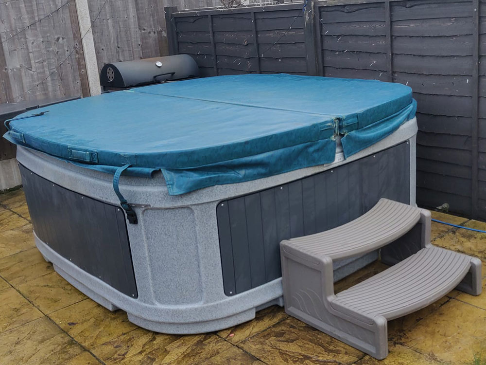 Brazen thieves steal hot tub from York garden