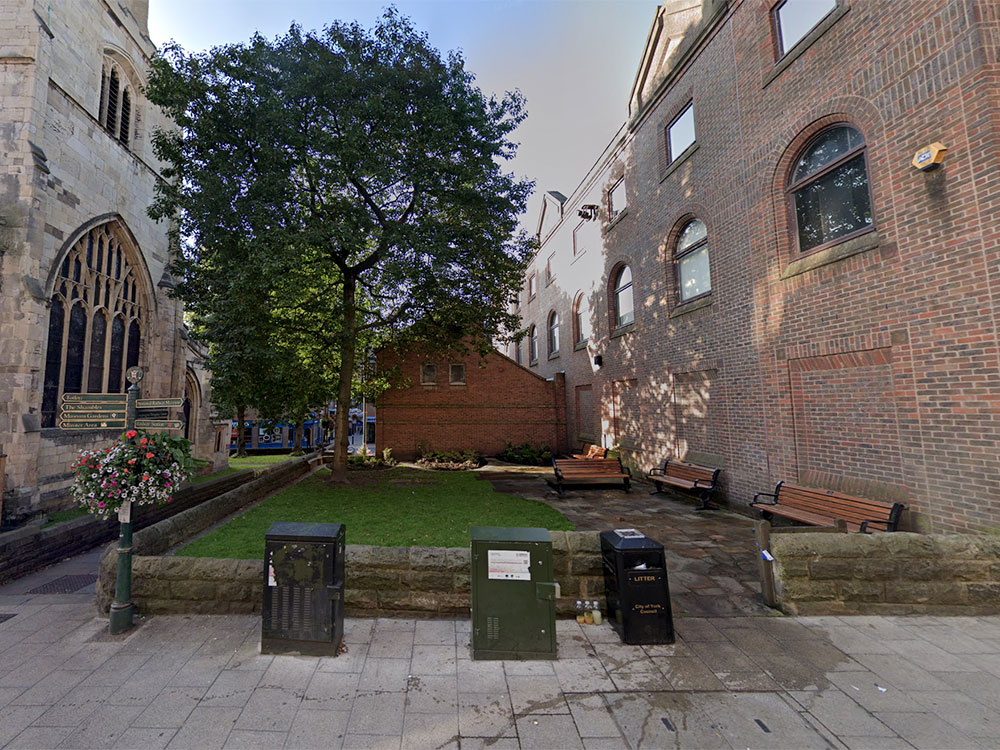 Woman ‘smashed bottle of alcohol on man’s head’ during York city centre fight