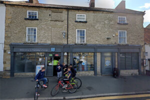 Masked men force way into North Yorkshire supermarket with crowbar