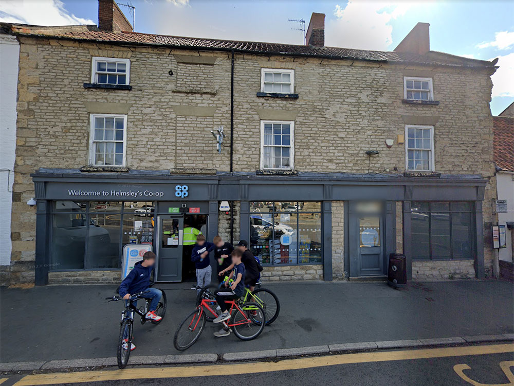 Masked men force way into North Yorkshire supermarket with crowbar