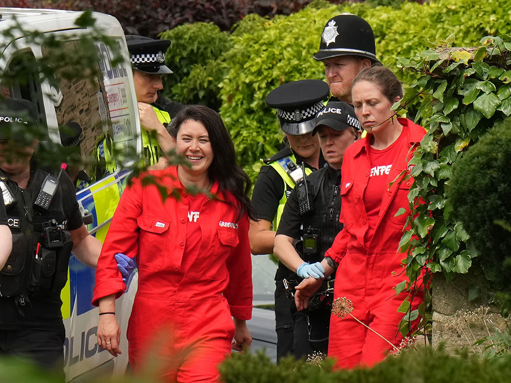 The five people arrested after a protest at Rishi Sunak house have been released by police