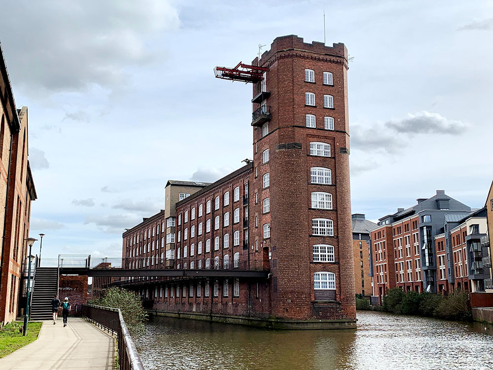 Firefighters race to York bridge after explosions heard