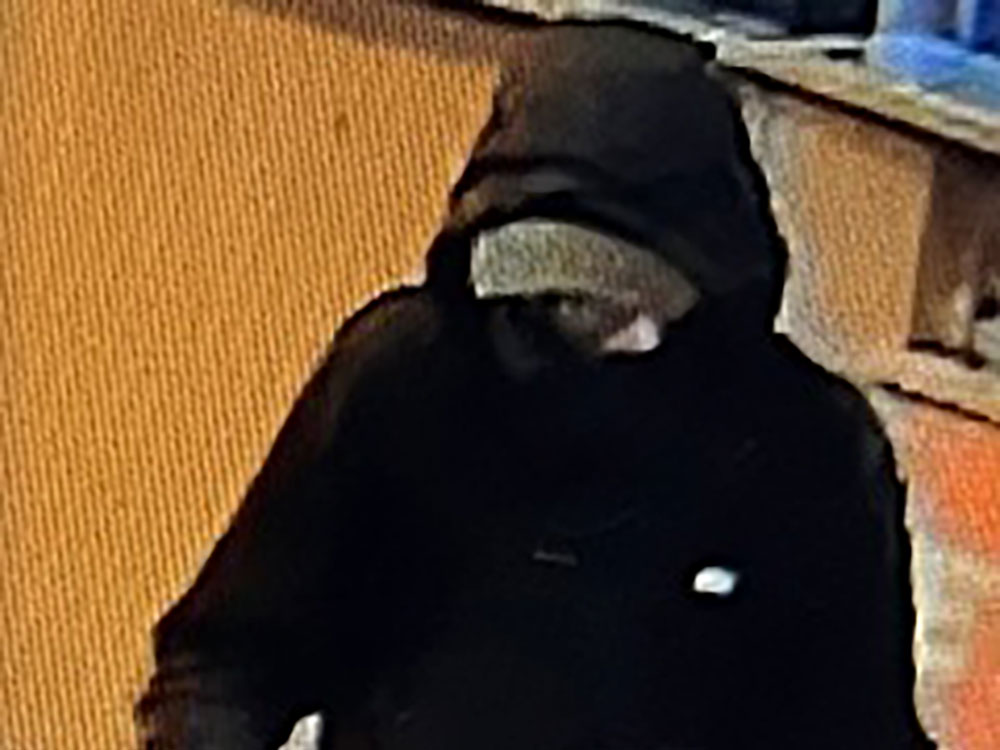 Raider robs Harrogate bookmakers at knifepoint