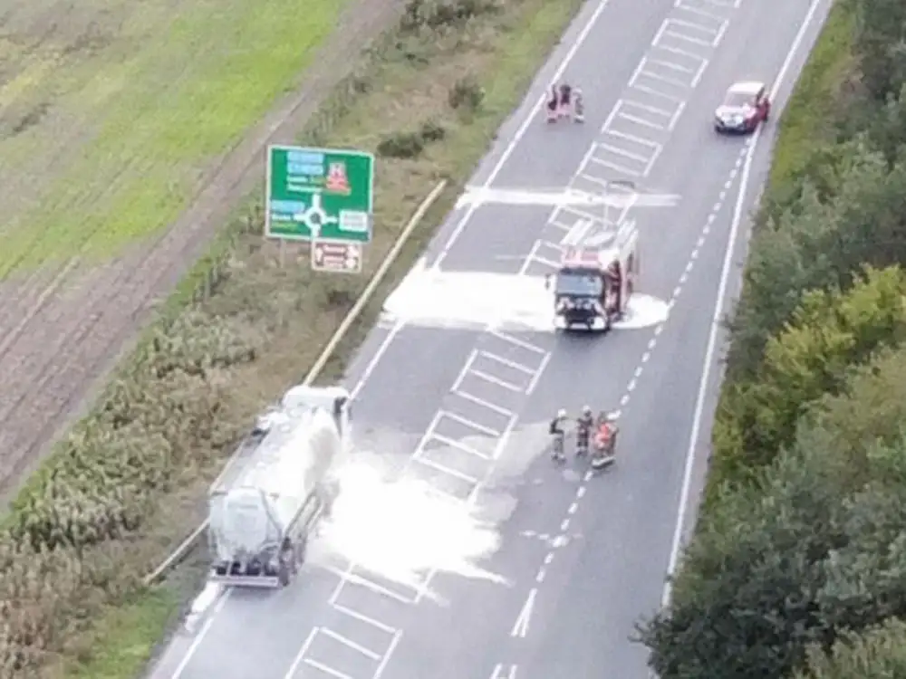 Updated: Road still closed after lorry fire – Questions raised over health risk from fumes