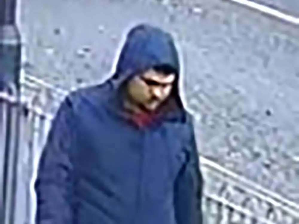Police release CCTV after theft at skate park