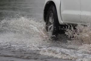 Police urge drivers to avoid coastal road due to standing water