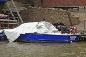 Boat sunk in York river collision is recovered by divers