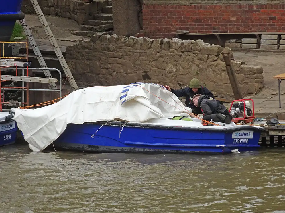 Boat sunk in York river collision is recovered by divers