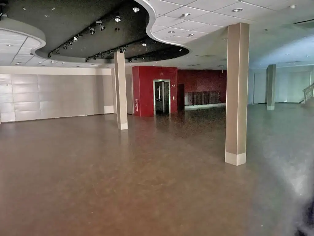 Large York shop put up for sale for £5.5m after café bar plan falls through