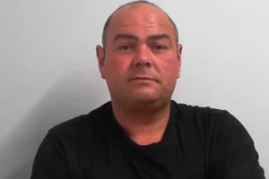 Rogue traders who conned victims out of thousands of pounds are jailed