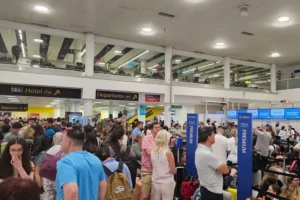 Huge IT outage hits travel, GPs, broadcasters and banks