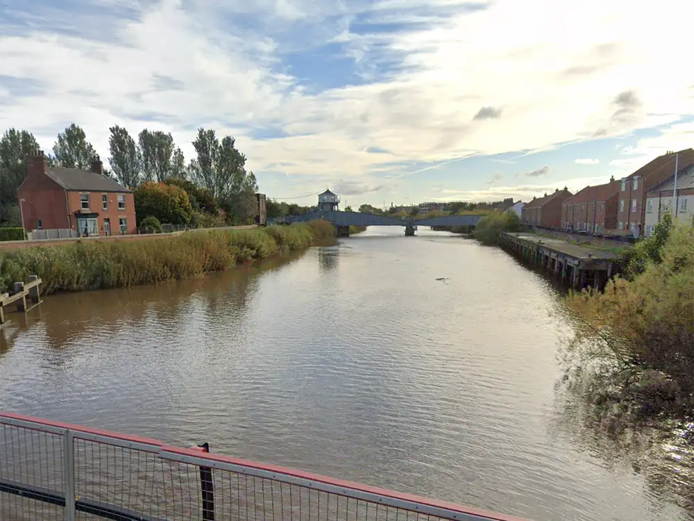 Emergency services called to six people swimming in the river in Selby