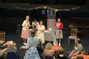 Review: 5 Lesbians Eating A Quiche