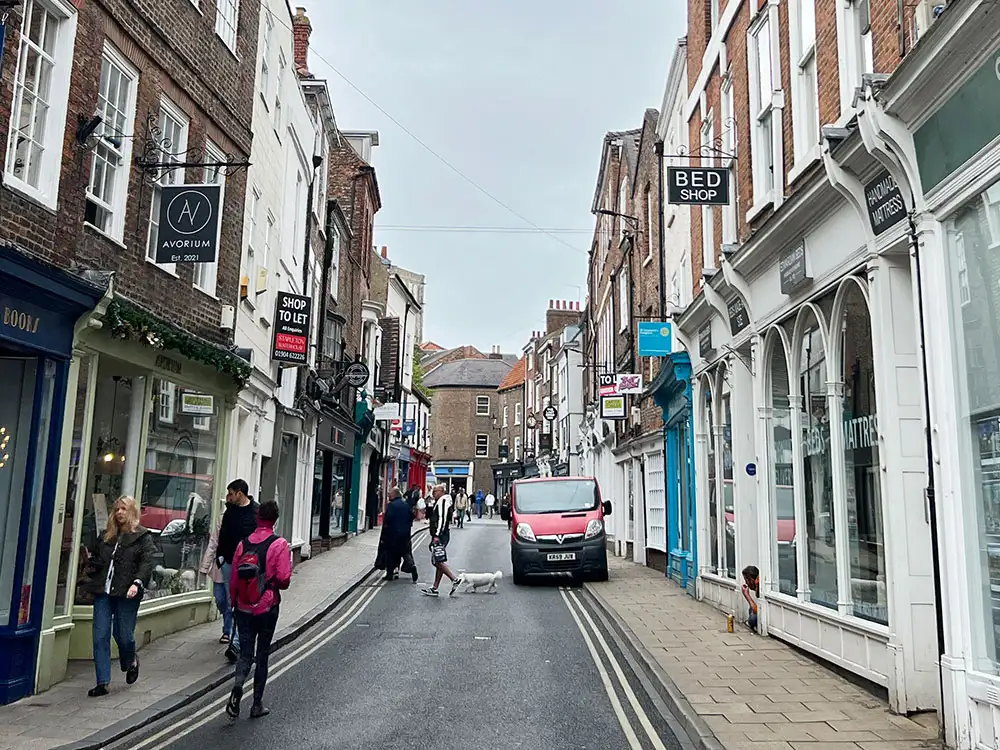Shop closes in York city centre – but a new business is set to move in next door