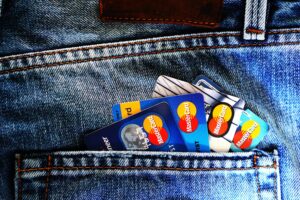 Digital Wallets vs. Traditional Banking: Which is Right for Your Online Transactions?
