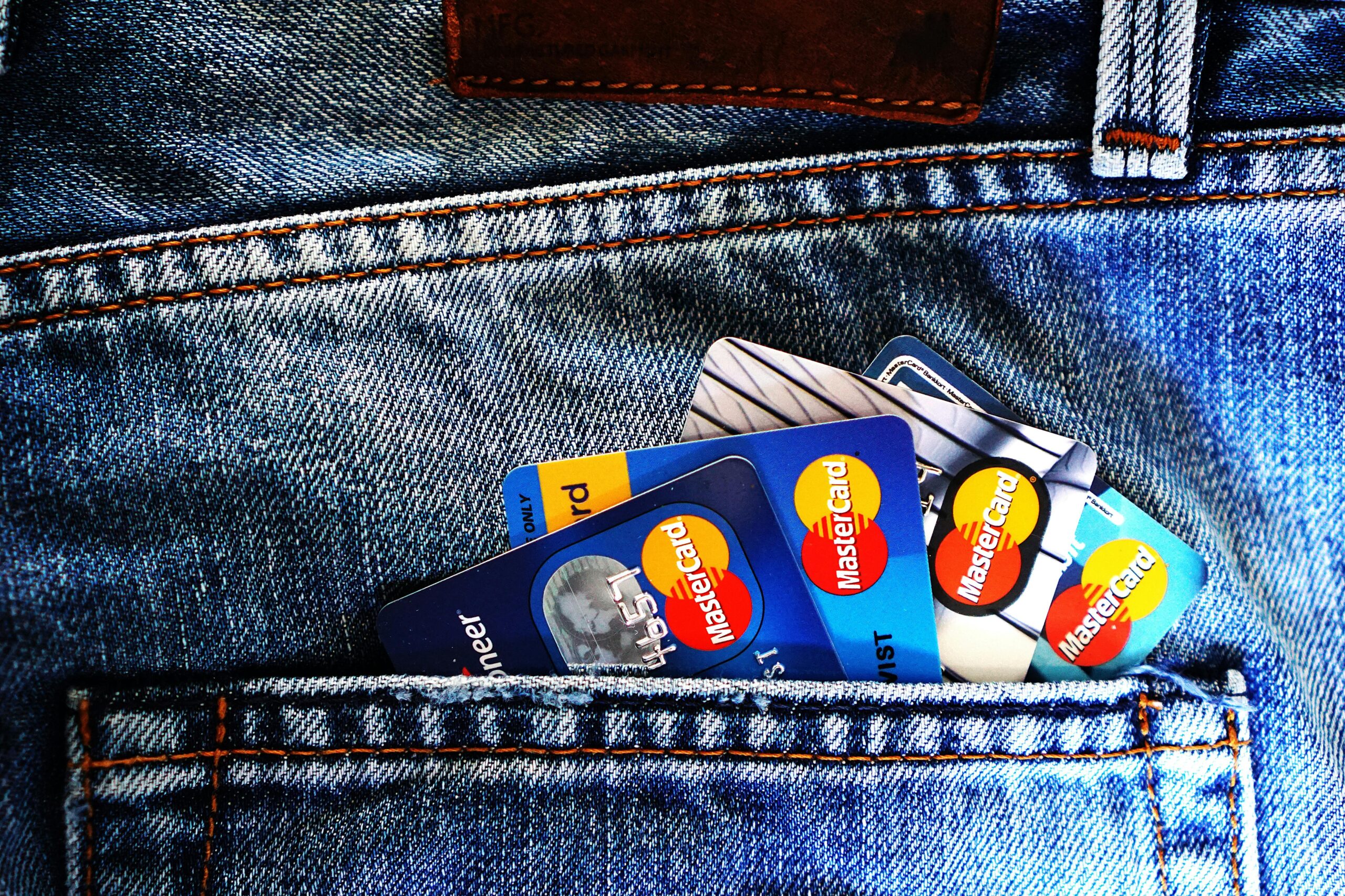 Digital Wallets vs. Traditional Banking: Which is Right for Your Online Transactions?