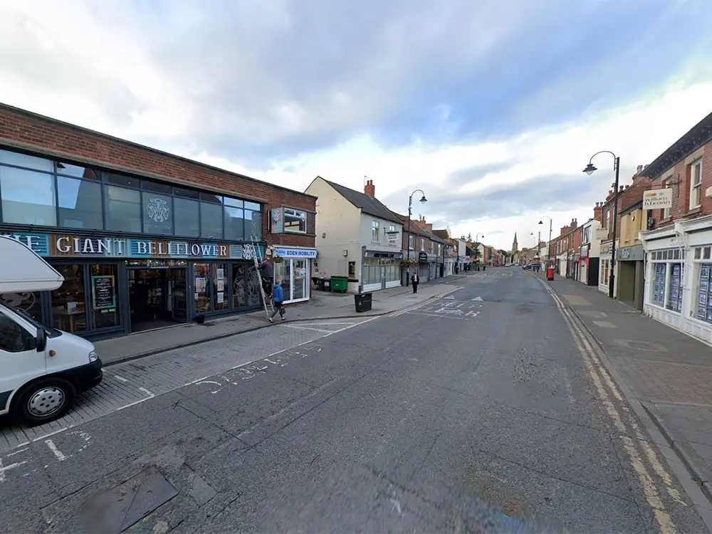 Youths throw eggs at drivers in Selby