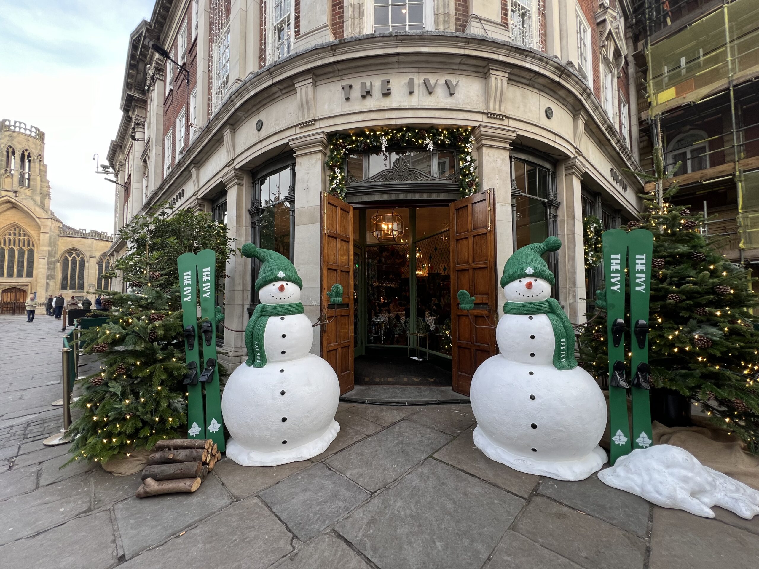 Pics – York wakes up to first snow of the year