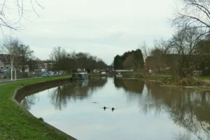 Emergency services called as person threatens to enter Selby canal