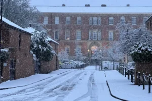 Snow weather warning issued for Monday