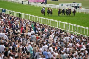 A thousand people go to York Races for free as a ‘proper thank you’