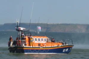 Scarborough lifeboat rescues person stranded on rocks
