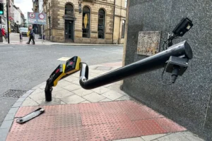 Wagon wipes out traffic light on busy York road