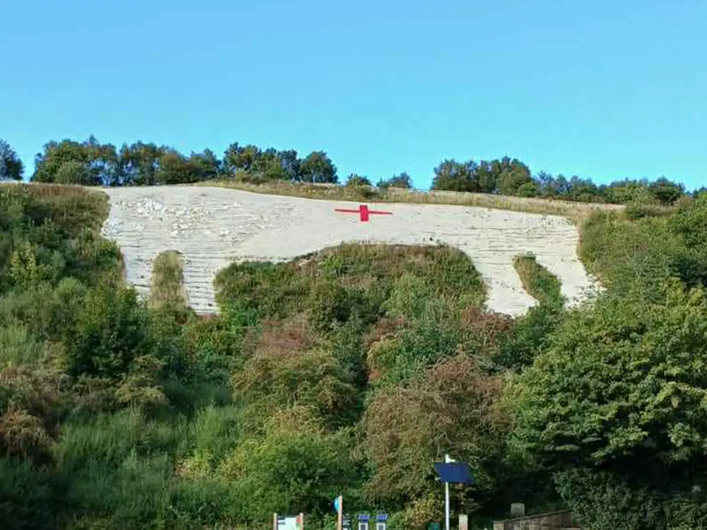 England flag added to White Horse at Kilburn prompts criminal damage investigation
