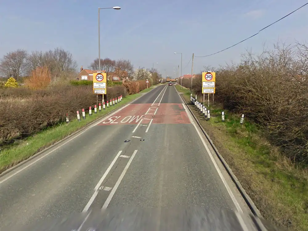Car crashes into hedge in York village
