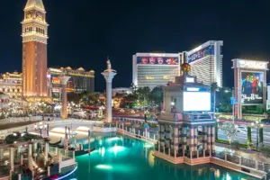 Vegas and New York Casinos: An Exciting Online Showdown