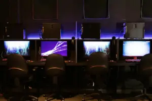 The Social Side of Online Play: Groups, Chats, and Fast Wins