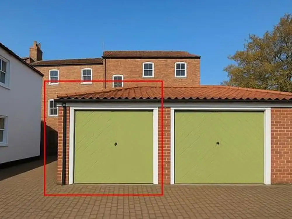 ‘Ideally located’ single garage in York goes on the market for £45,000