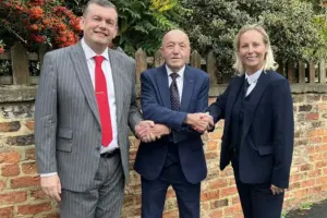 Ripon councillor switches sides again, apologising to former mayor