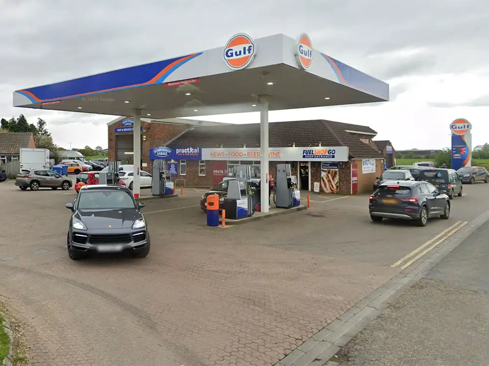 Knife-wielding raider threatens staff at Busby Stoop garage