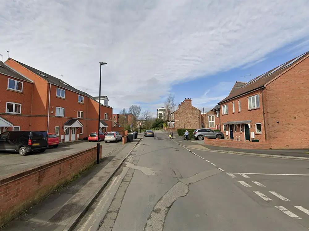 Land Rover torched on York street – Police hunting arsonists