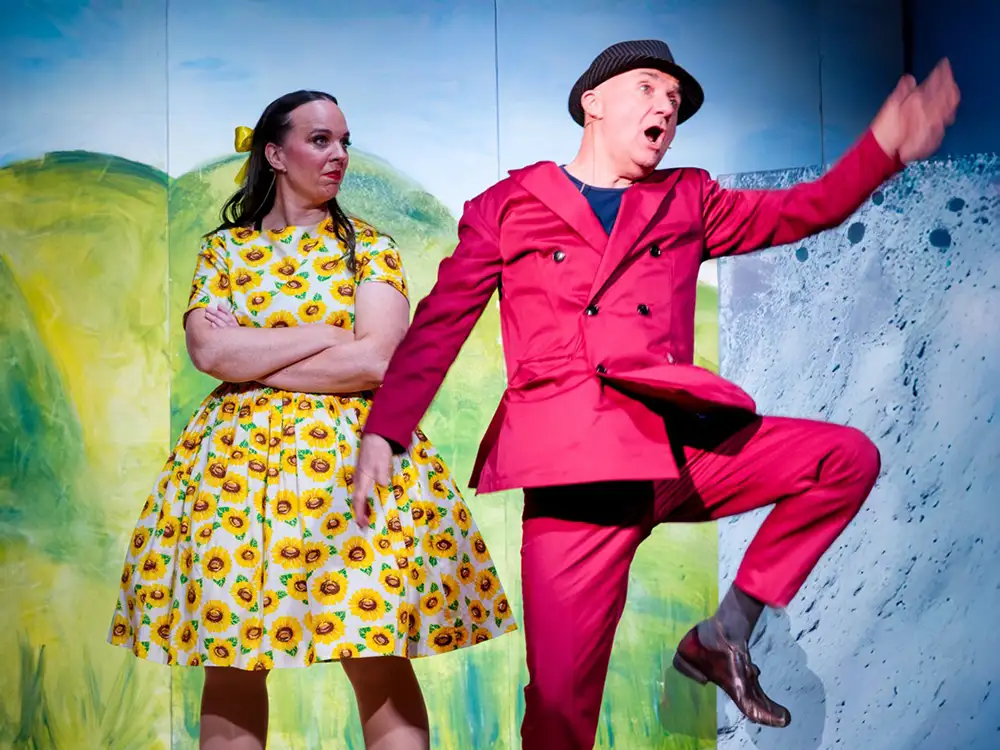 Review: Owt O’This World!