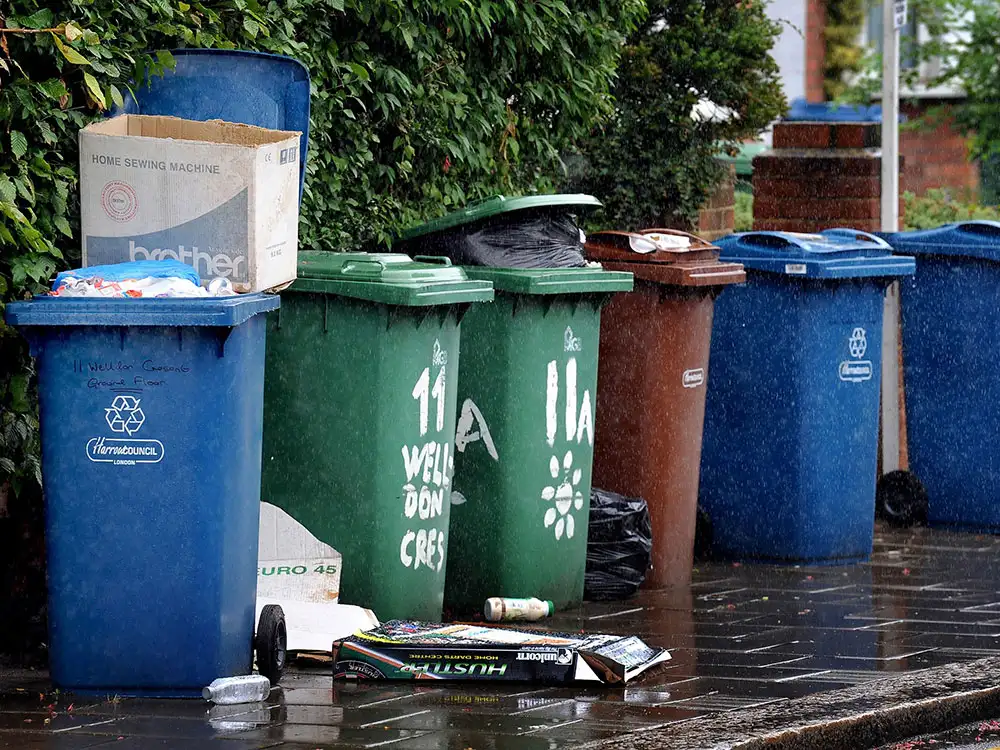 Neighbours ‘should share new York recycling bins to reduce clutter’