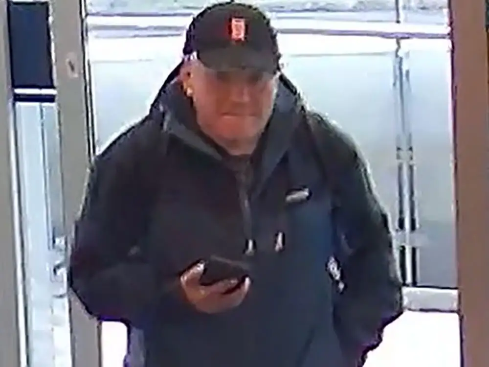 Man swipes woman’s bag from the back of her chair in York hotel