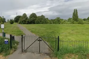 Police called after youths start fire in York park