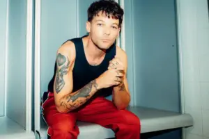 York student Lily tours Europe as photographer for megastar Louis Tomlinson