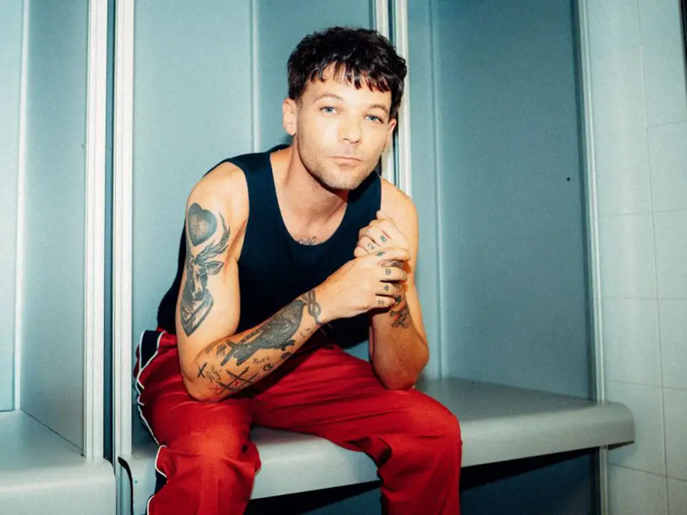 York student Lily tours Europe as photographer for megastar Louis Tomlinson