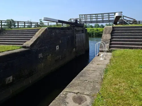 Police ask parents to stop children swimming in a lock near Selby