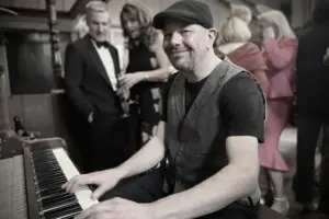 York musician returns with sell-out show – with stories and singalongs