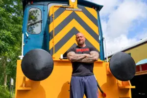 Award-winning Yorkshire strongman to attempt to pull a 64-tonnes train