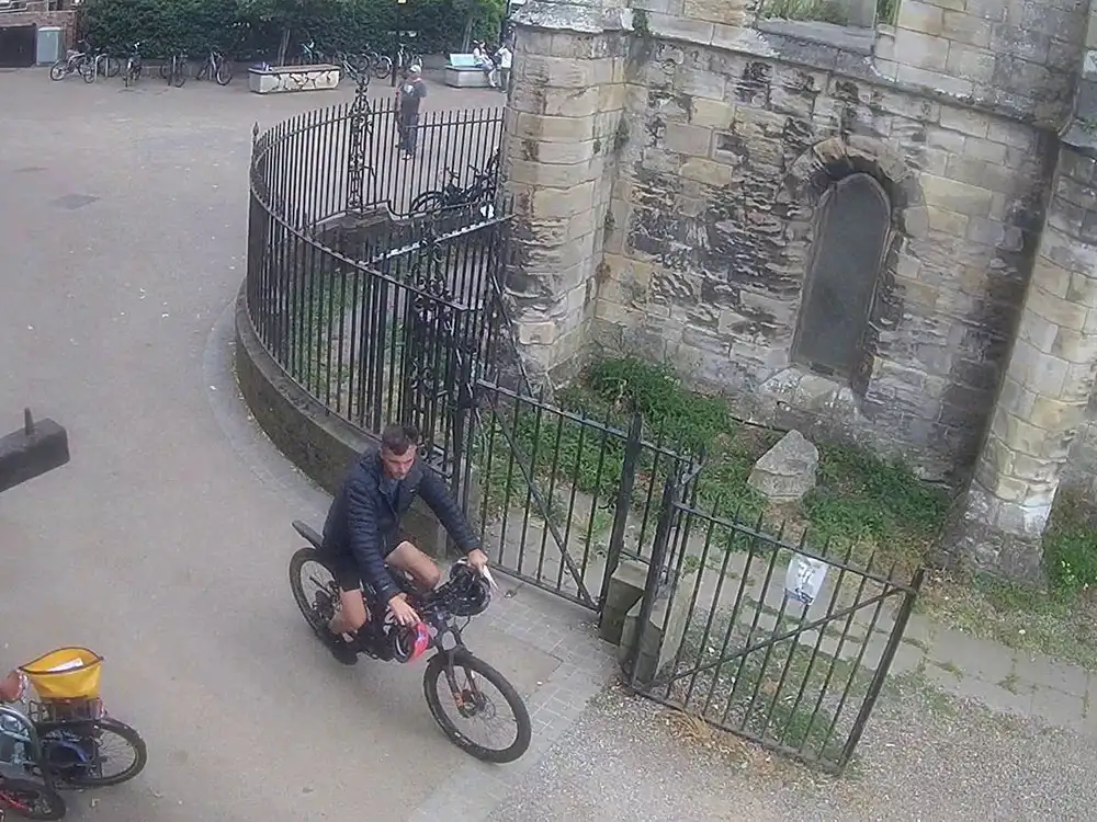 Police release image after cycle stolen in York city centre